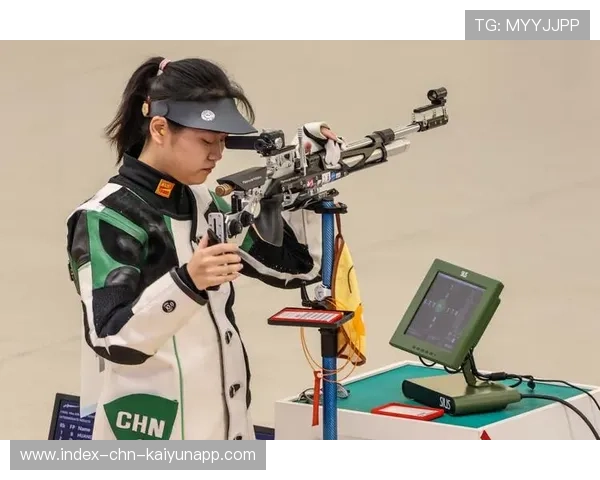 射击选手被蜜蜂干扰仍一枪命中,引热议 射击选手被蜜蜂干扰仍一枪命中,引热议